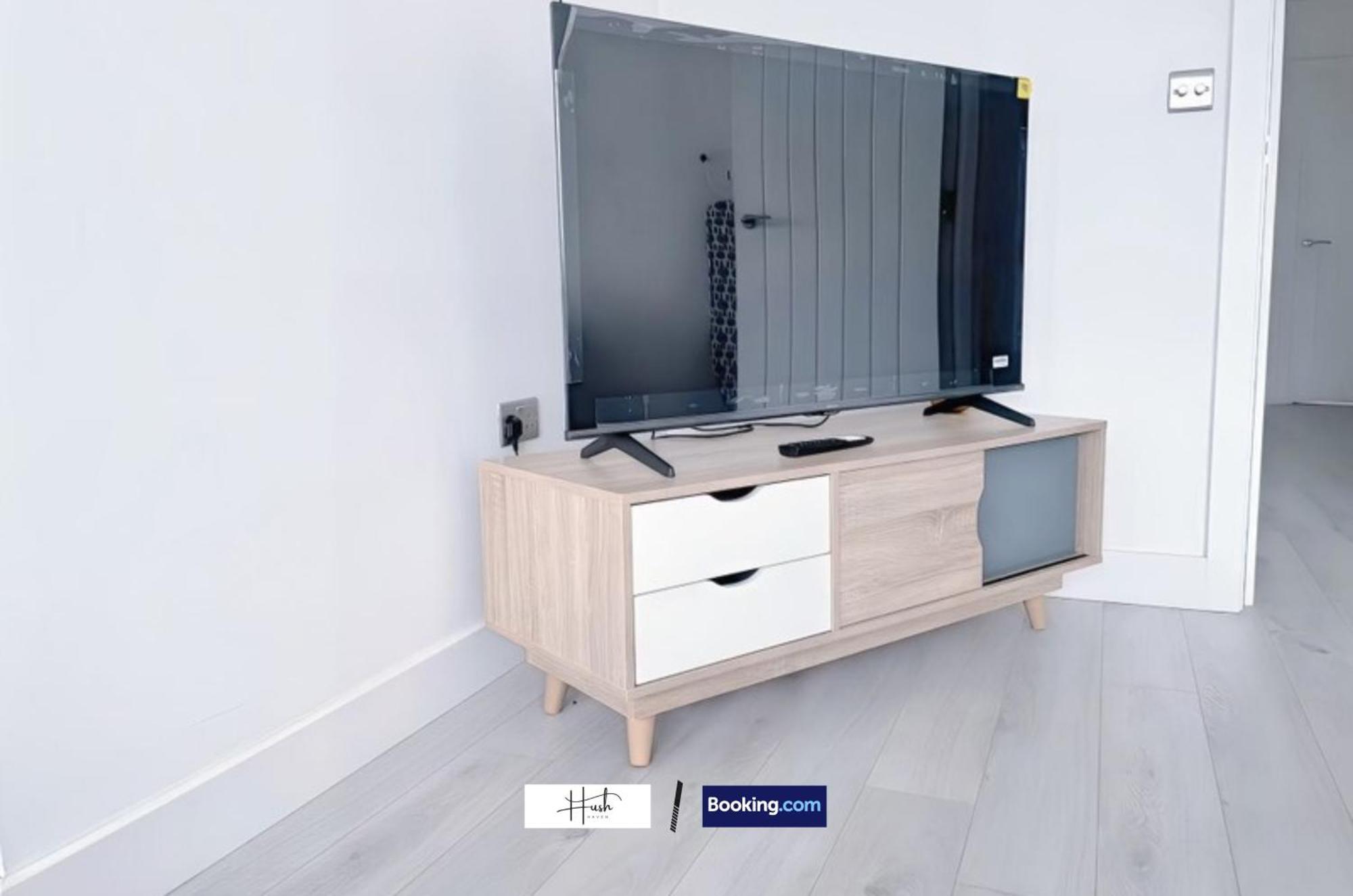 Apartment 2 Bedroom At Hush Haven Homes Short Lets And Serviced With Netflix, Games & Wi-fi *
